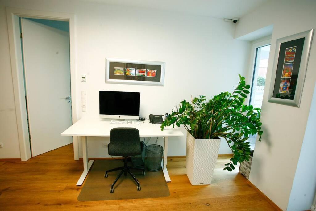 Top Central Apartment On Karlsplatz Вена Экстерьер фото