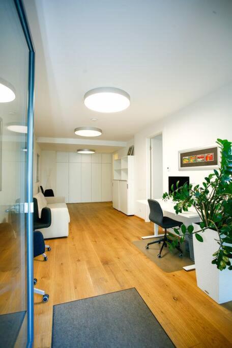 Top Central Apartment On Karlsplatz Вена Экстерьер фото
