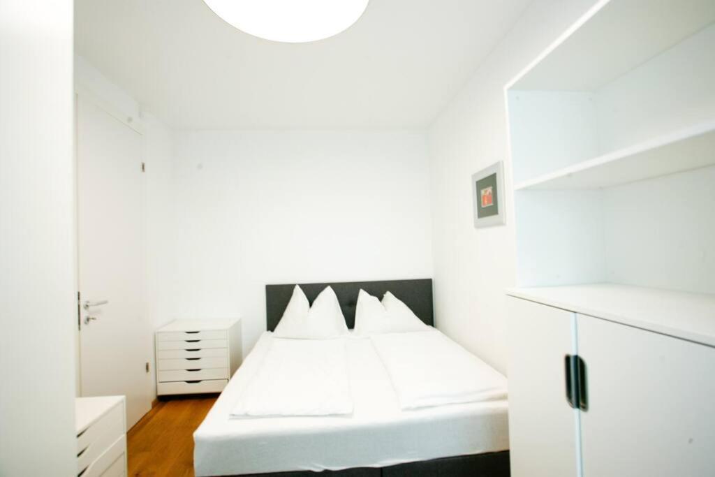 Top Central Apartment On Karlsplatz Вена Экстерьер фото